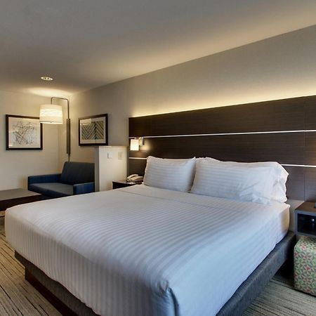 Holiday Inn Express Hotel & Suites Morris By Ihg Buitenkant foto
