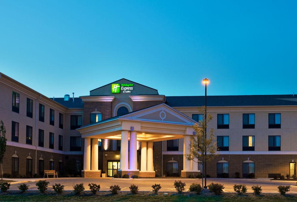 Holiday Inn Express Hotel & Suites Morris By Ihg Buitenkant foto