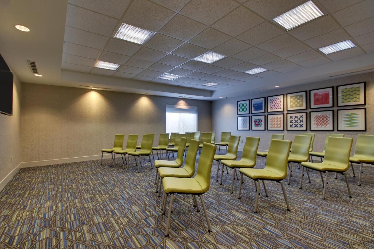 Holiday Inn Express Hotel & Suites Morris By Ihg Buitenkant foto