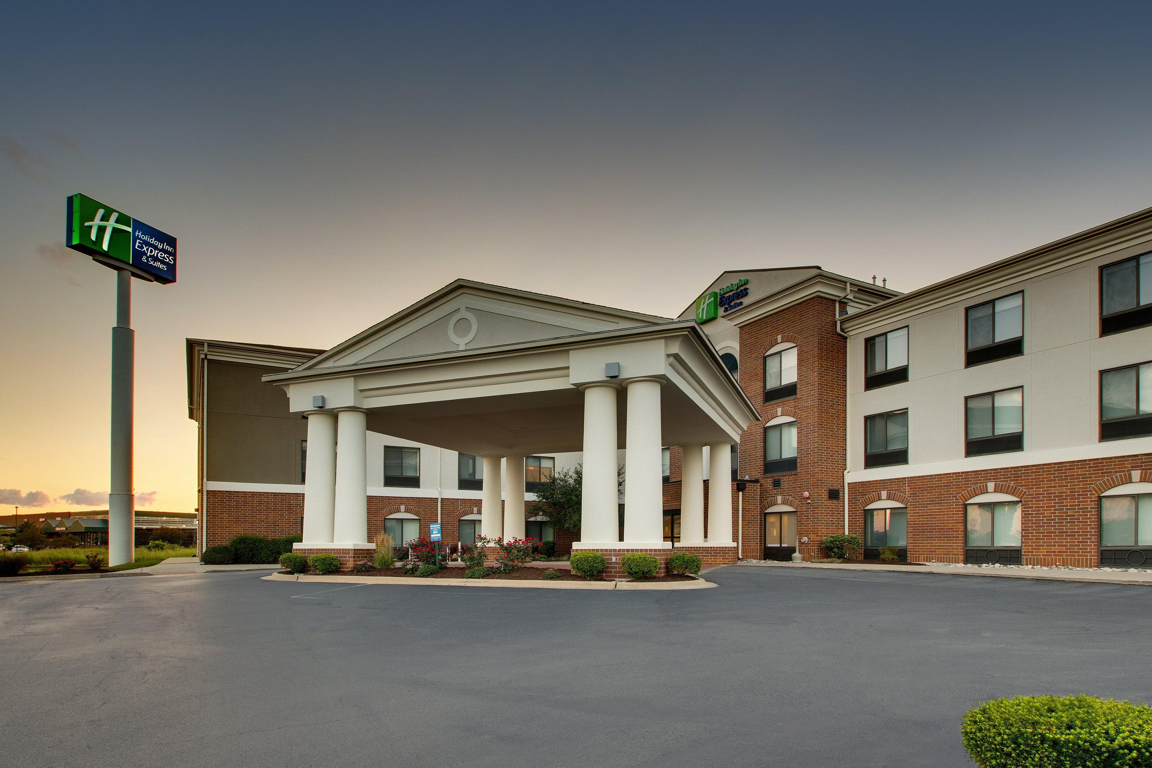 Holiday Inn Express Hotel & Suites Morris By Ihg Buitenkant foto